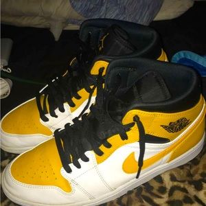 Jordan 1 mid tops University Gold size 10.5 Men’s